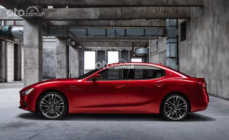 thân xe Maserati Ghibli 2021