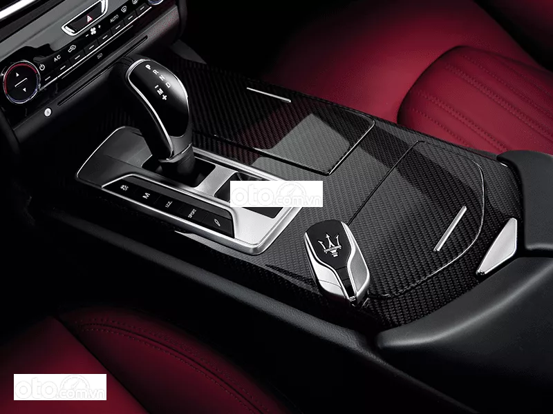 cần số xe Maserati Ghibli 2021.