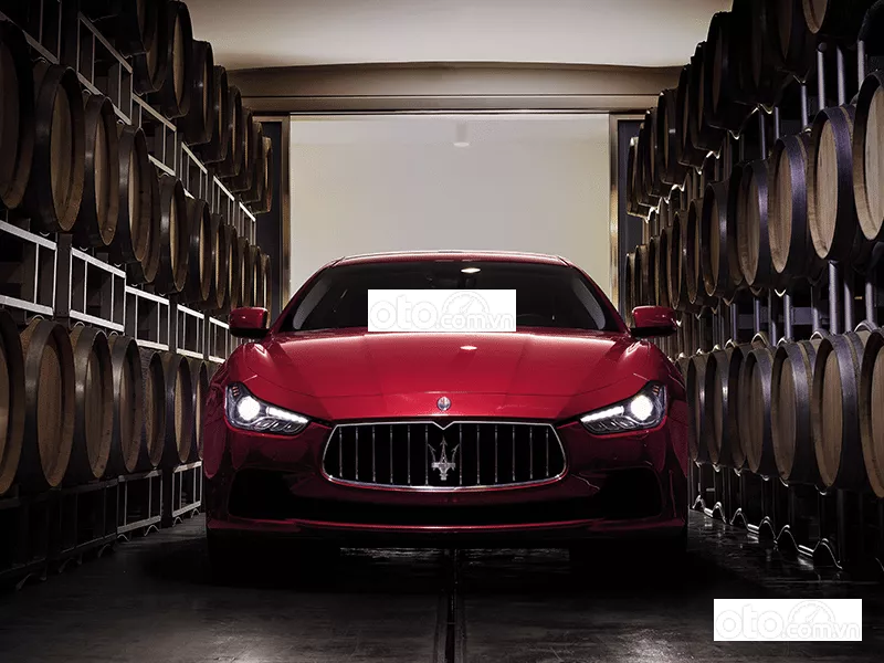 đầu xe Maserati Ghibli 2021.