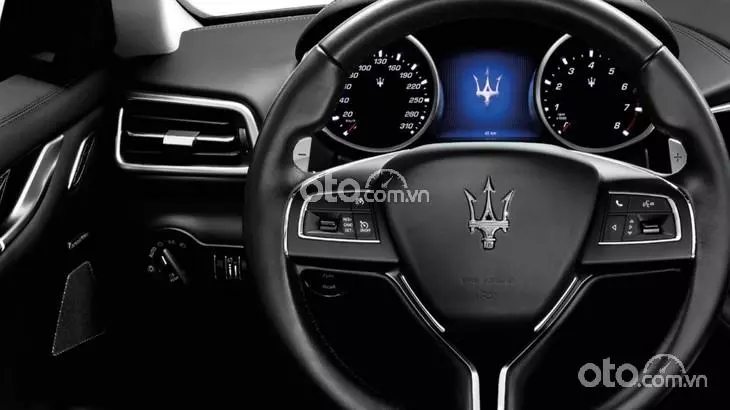 vô-lăng xe Maserati Ghibli 2021.