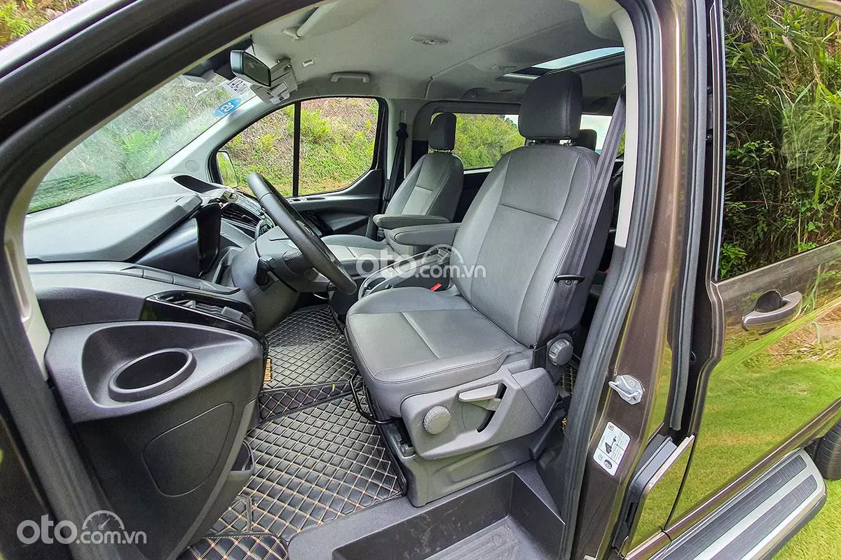 Nội thất Ford Tourneo - Ảnh 4.