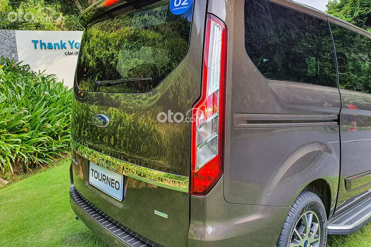Ngoại thất Ford Tourneo - Ảnh 5.