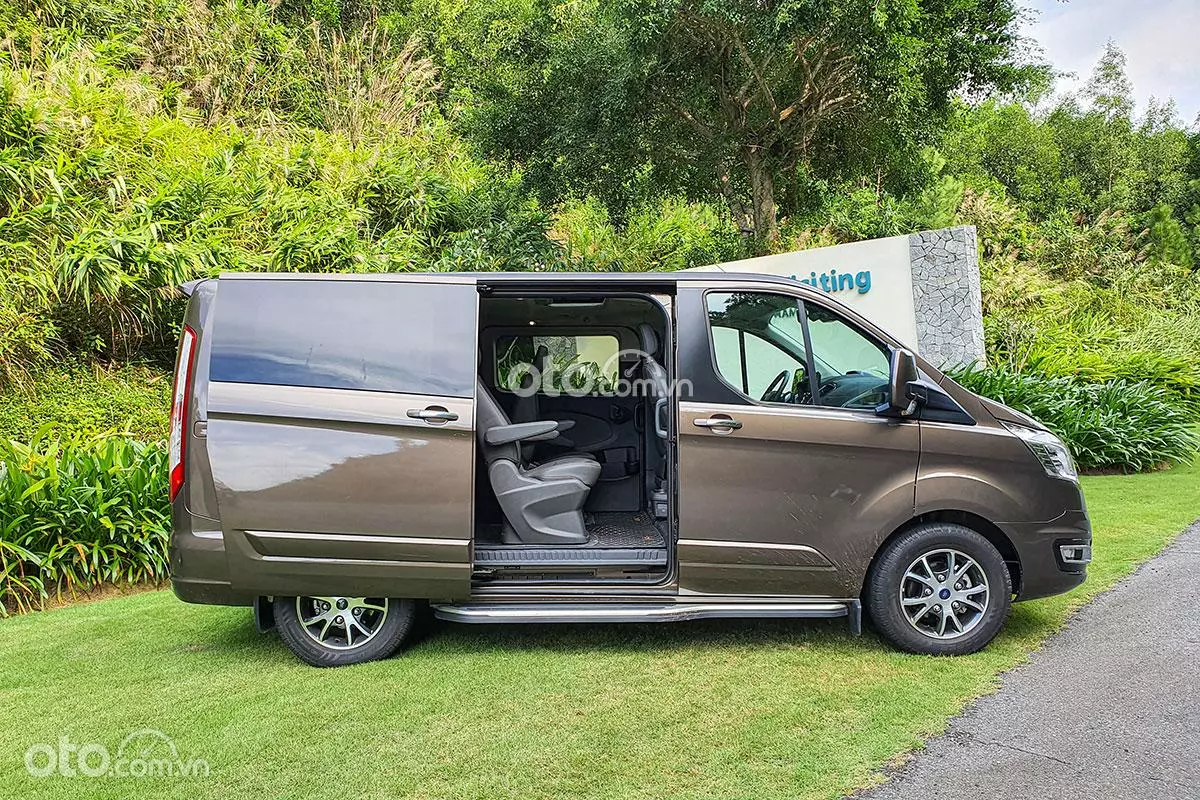 Ngoại thất Ford Tourneo - Ảnh 6.