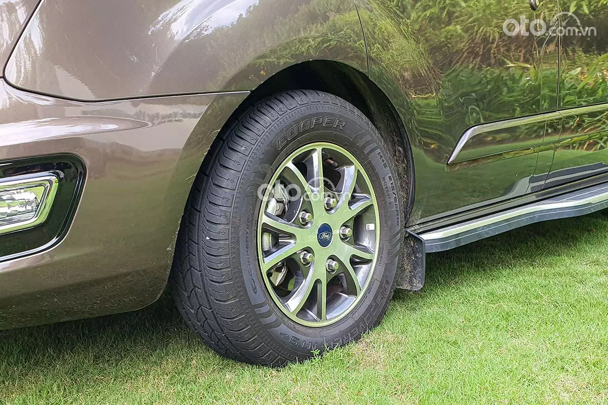 Ngoại thất Ford Tourneo - Ảnh 4.