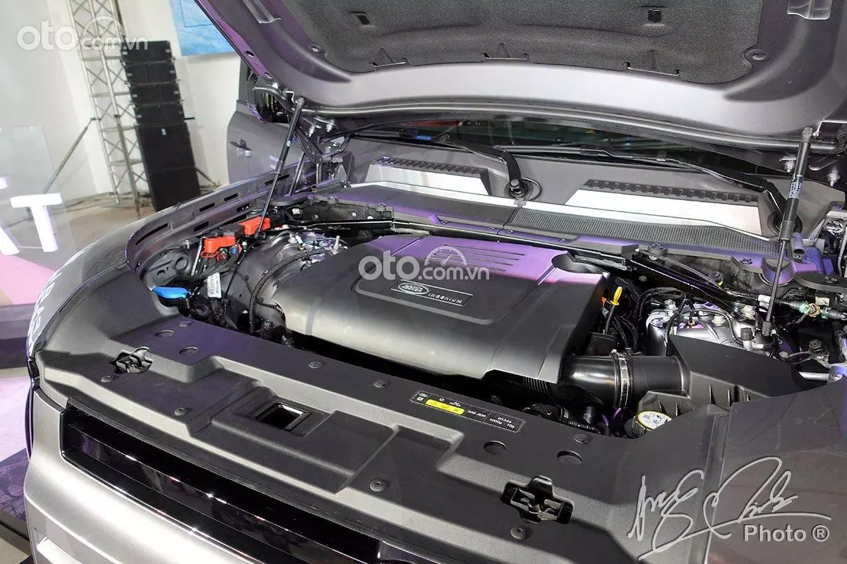 Động cơ Land Rover Defender 2021.