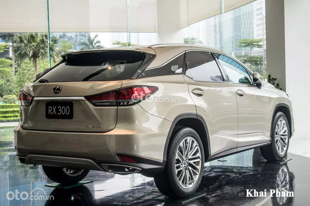 Thiết kế đuôi xe Lexus RX 300.