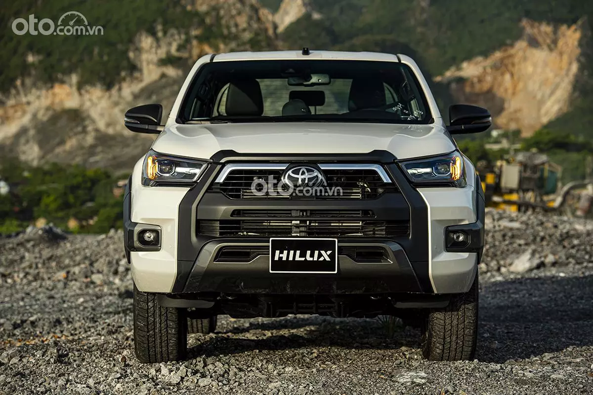 Giá xe Toyota Hilux mới cập nhật hàng tháng - Ảnh 2.