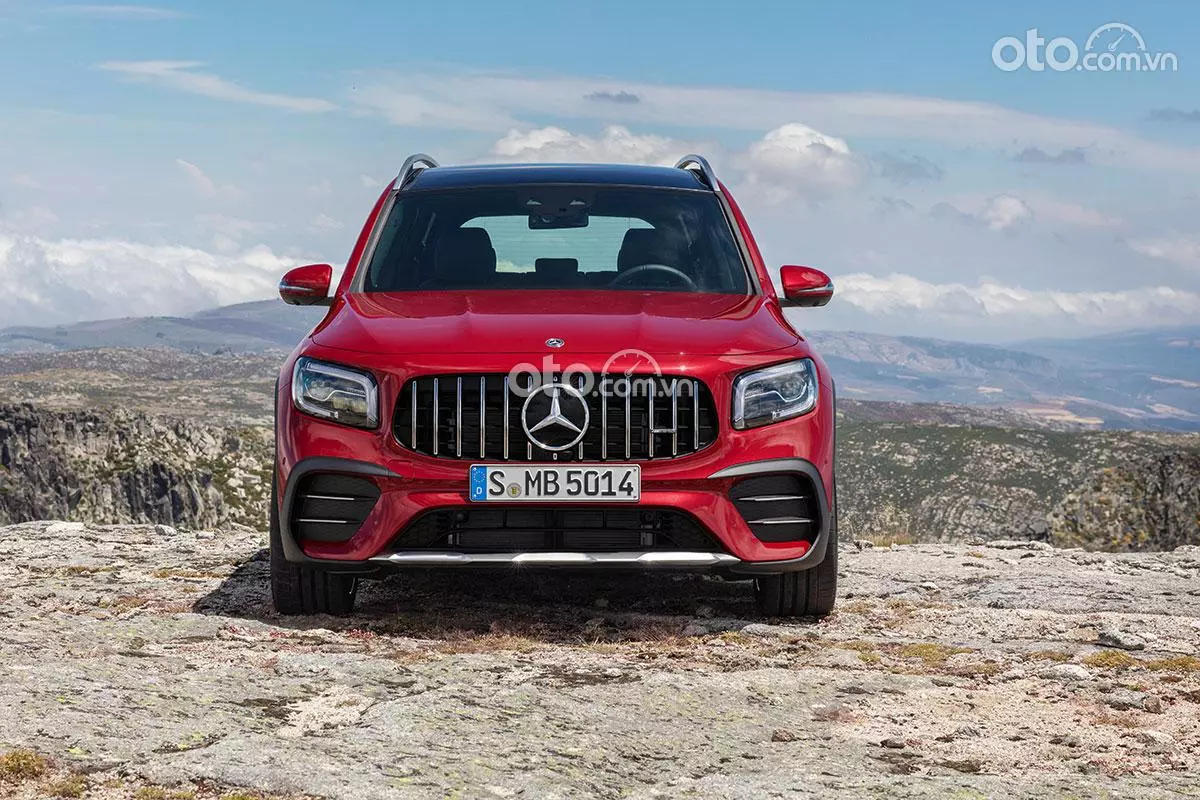 đầu xe Mercedes-AMG GLB 35 4MATIC.