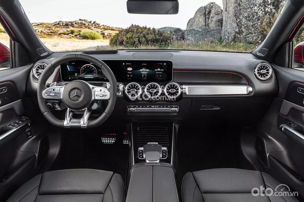 khoang cabin xe Mercedes-AMG GLB 35 4MATIC.