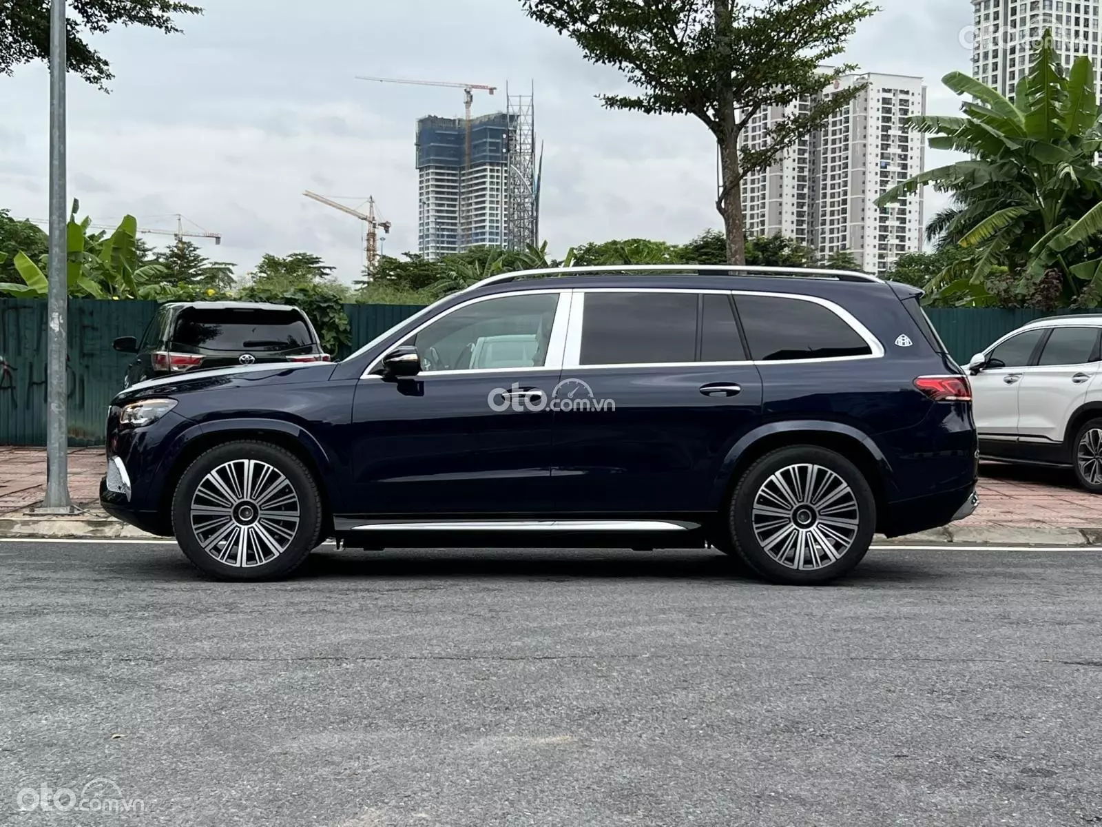 thân xe Mercedes-Maybach GLS 480 4Matic.