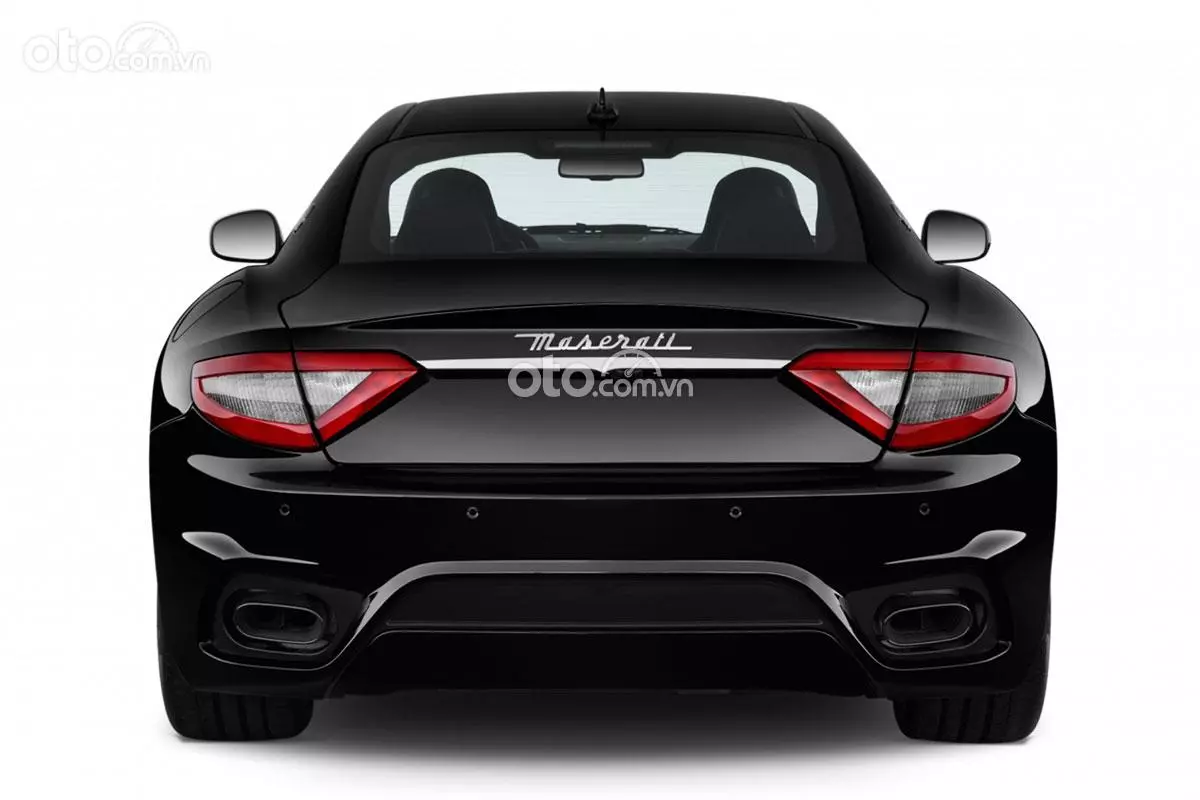 đuôi xe Maserati GranTurismo.