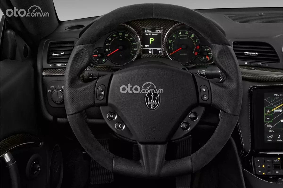 vô-lăng Maserati GranTurismo.
