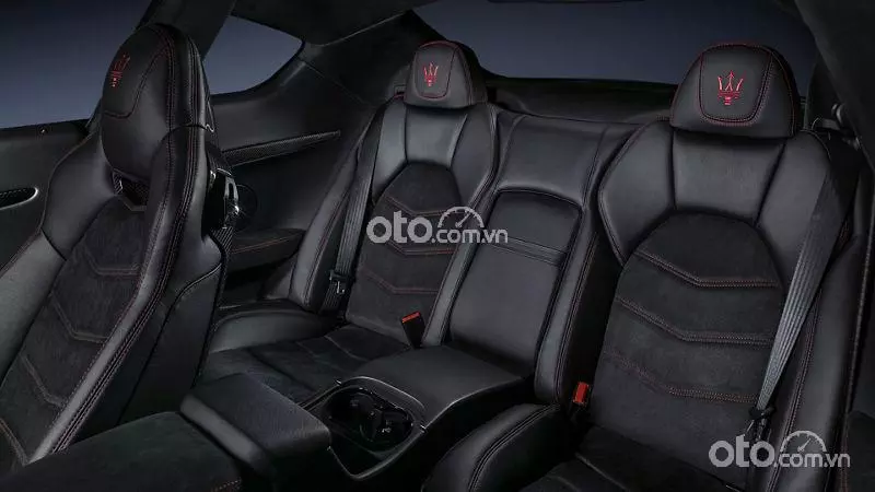 hàng ghế thứ 2 Maserati GranTurismo.