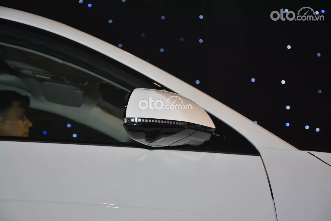 gương chiếu hậu xe Hyundai Ioniq.