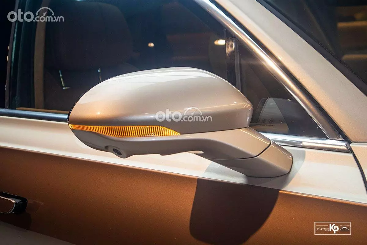 gương chiếu hậu xe Hongqi H9.