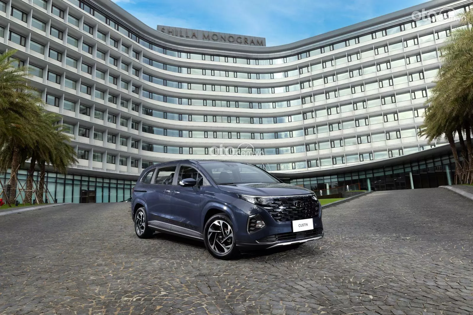 Giá xe Hyundai Custin Giá xe Hyundai Custin .