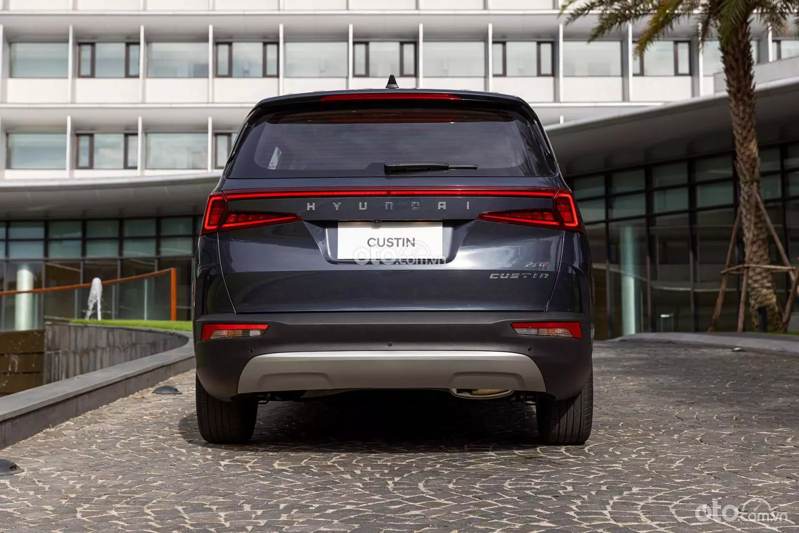 đuôi xe Hyundai Custin đuôi xe Hyundai Custin.