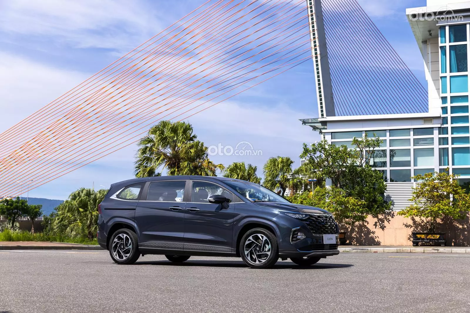 Thân xe Hyundai Custin Thân xe Hyundai Custin.