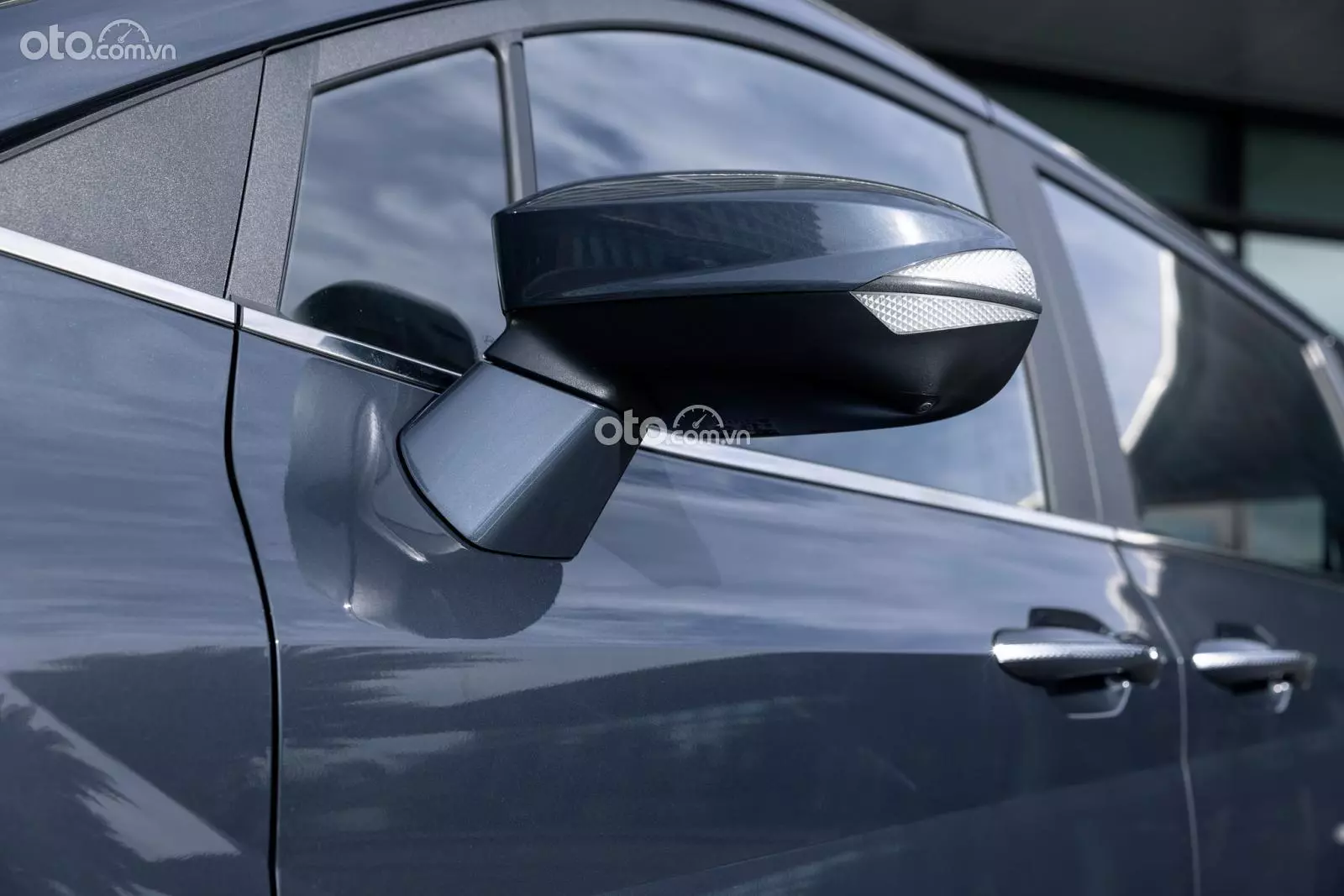 Gương chiếu hậu ngoài của xe Hyundai Custin Gương chiếu hậu ngoài của xe Hyundai Custin.