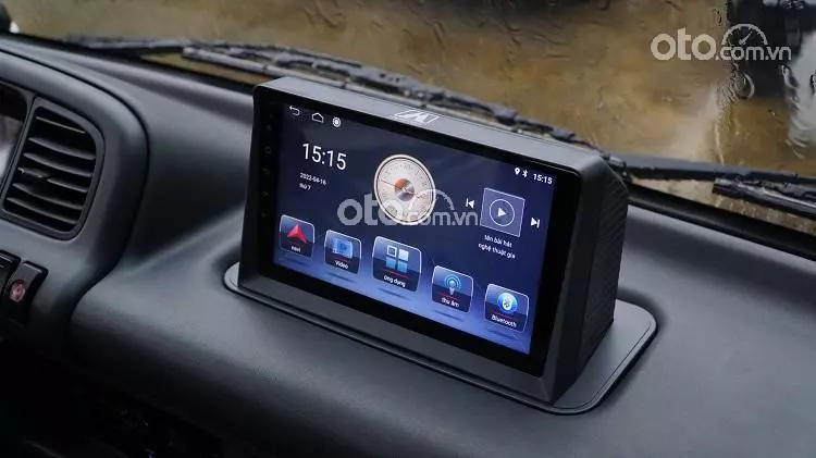 Một số trang bị nội thất của Isuzu NK Series4.