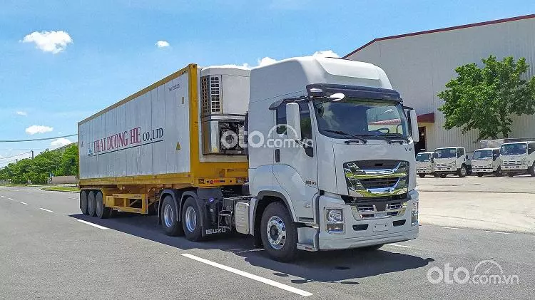 Ngoại thất Isuzu VM GINGA 460 đầu kéo2.