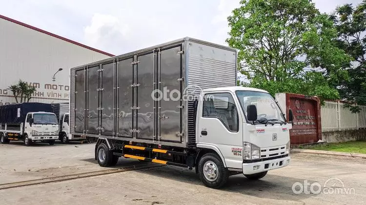 Isuzu NK550SL4 thùng chở pallet.