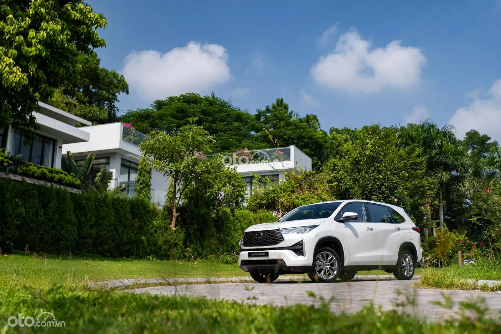 Giá lăn bánh Toyota Innova Cross 2023 Giá lăn bánh Toyota Innova Cross 2023.