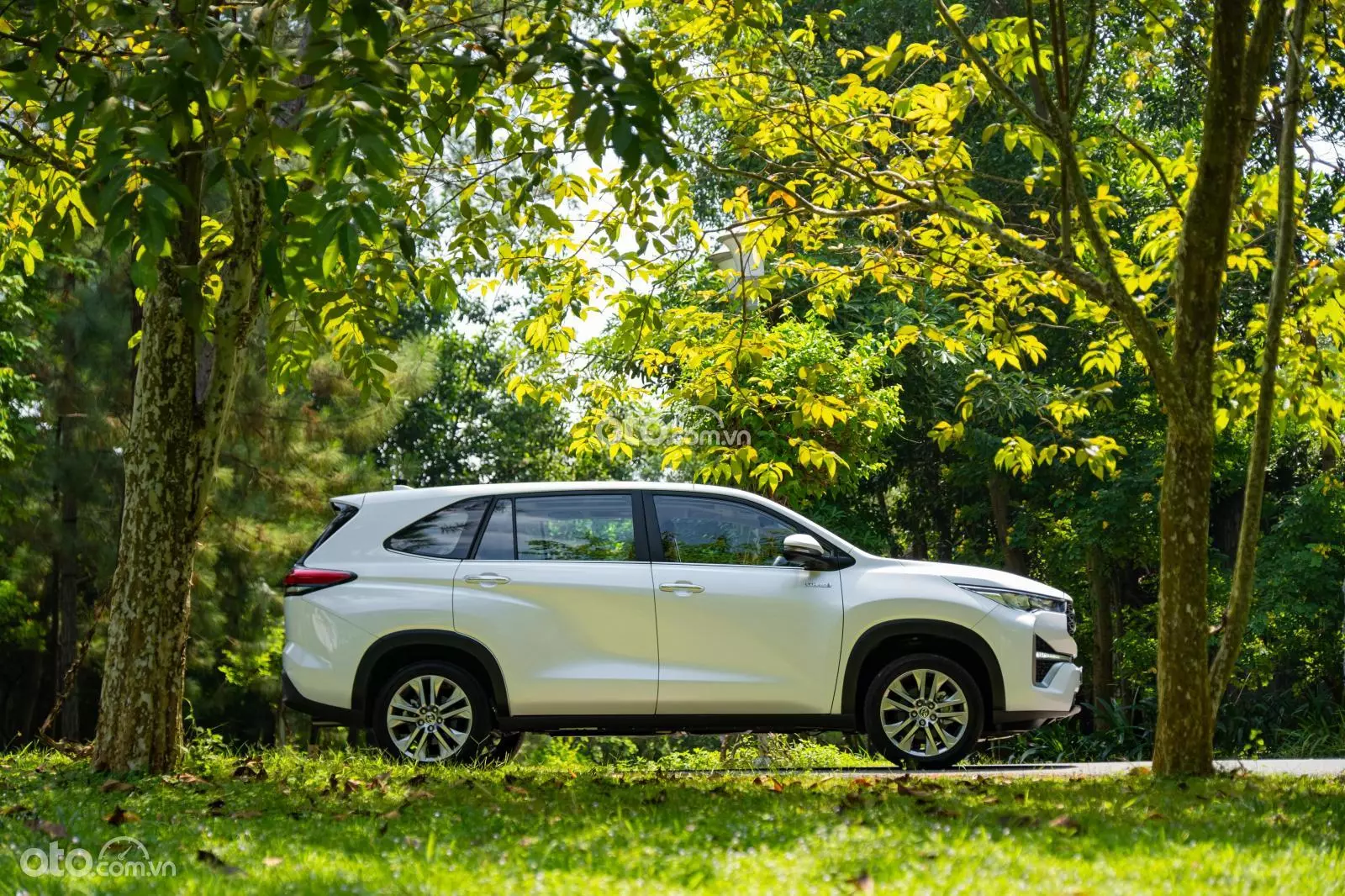 Giá xe Toyota Innova Cross 2024 mới nhất và Khuyến mại (4/2024)