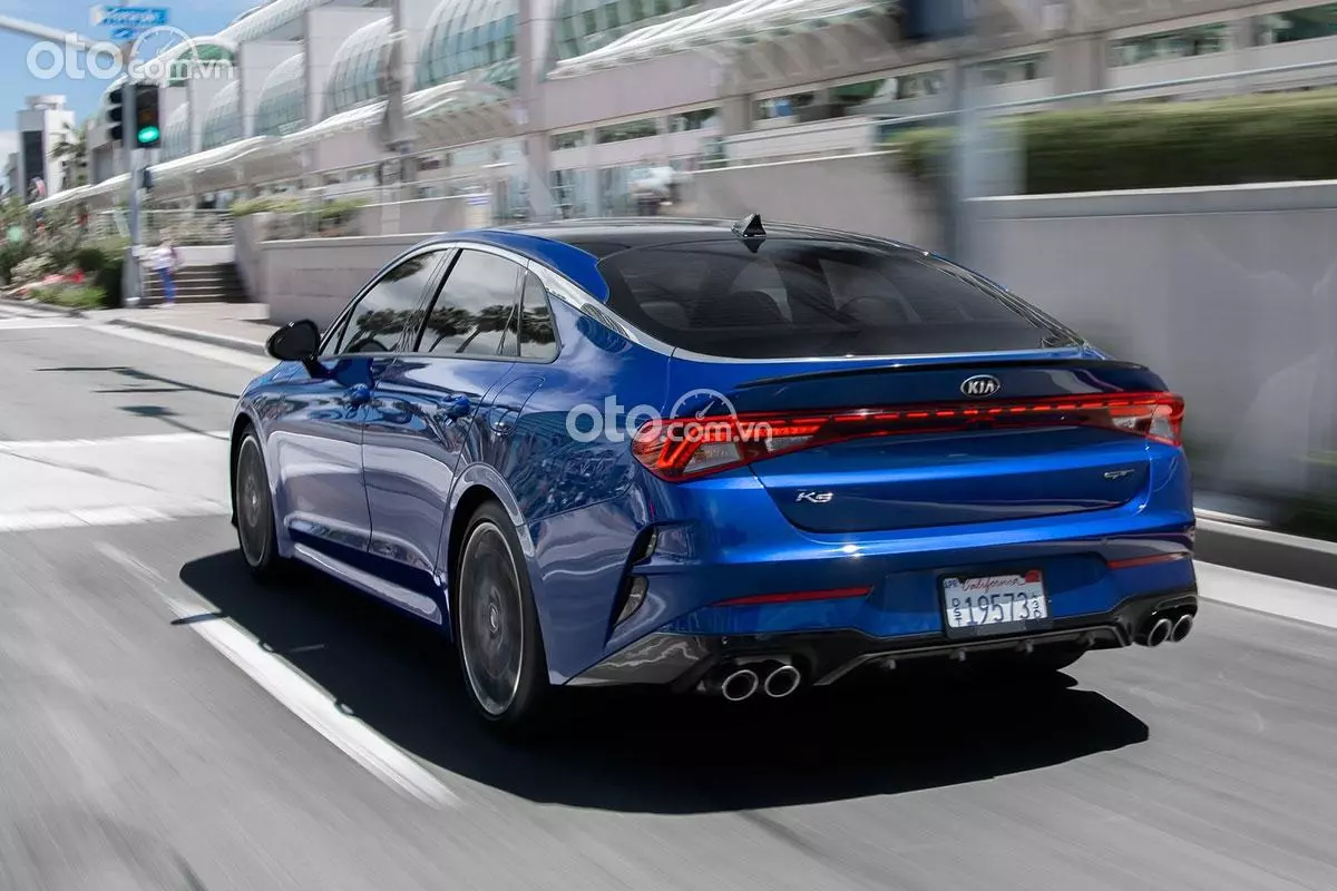 đuôi xe KIA K5 đuôi xe KIA K5 .