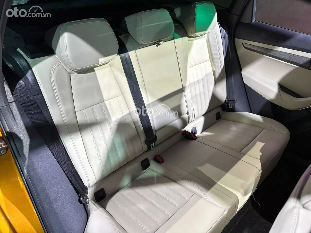 Hàng ghế thứ 2 xe Skoda Karoq.