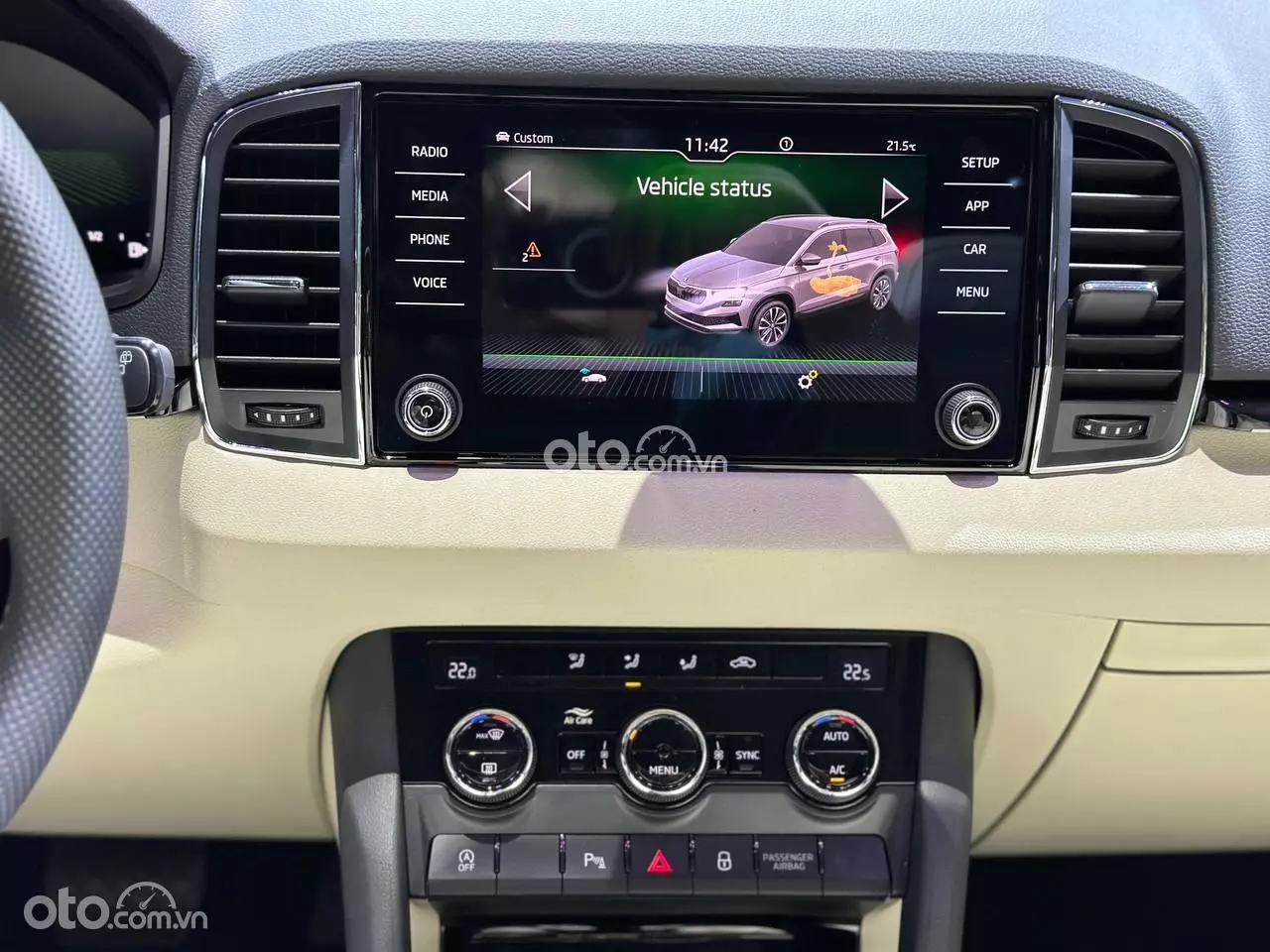 Màn hình trung tâm xe Skoda Karoq.