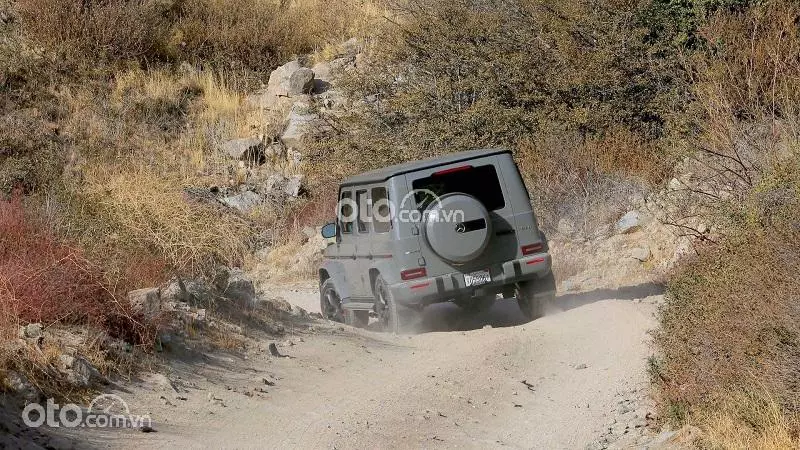 vận hành xe Mercedes-AMG G63.