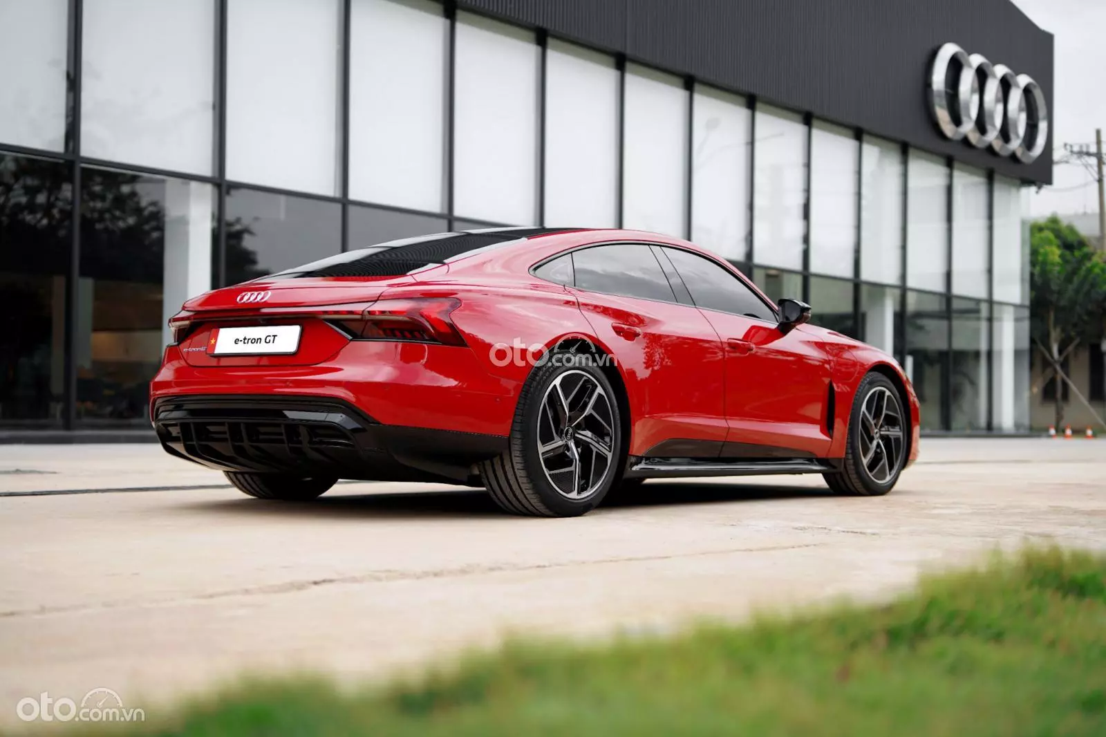 Giá lăn bánh Audi e-tron GT 2022 .