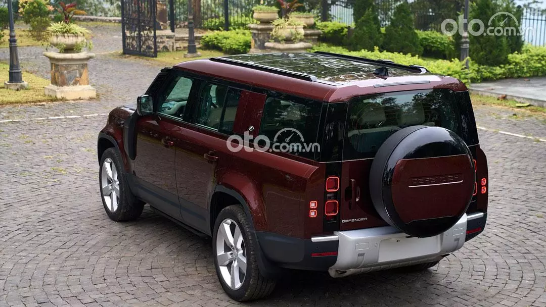 Land Rover Defender 130 ra mắt Việt Nam, 5 phiên bản, giá cao nhất hơn 7,9 tỷ đồng