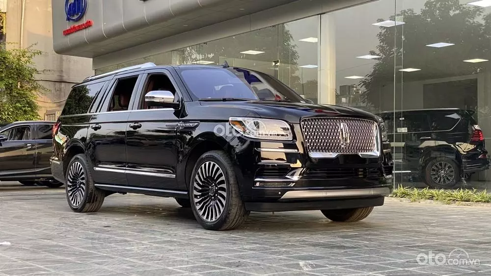 Giá xe Lincoln Navigator tháng 8/2021.