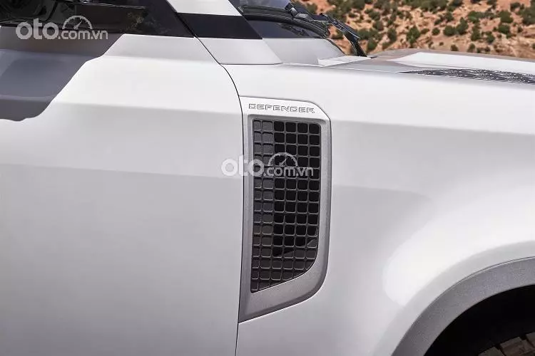 hốc hút gió bên Land Rover Defende.