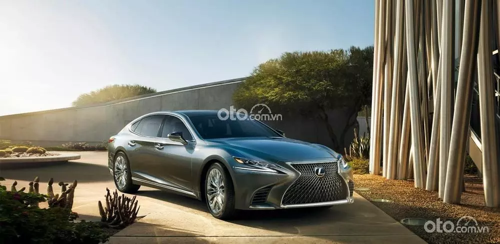 xe Lexus LS 500 2021.