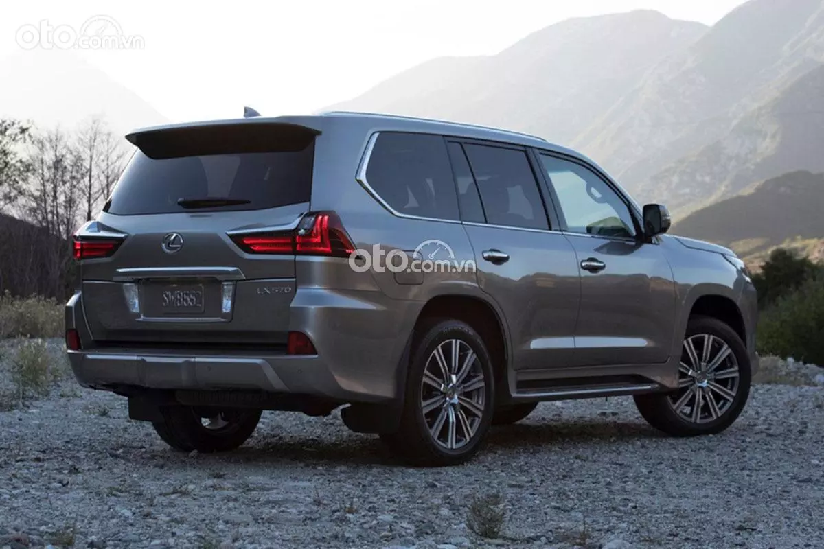 đuôi xe Lexus LX 570 đuôi xe Lexus LX 570.
