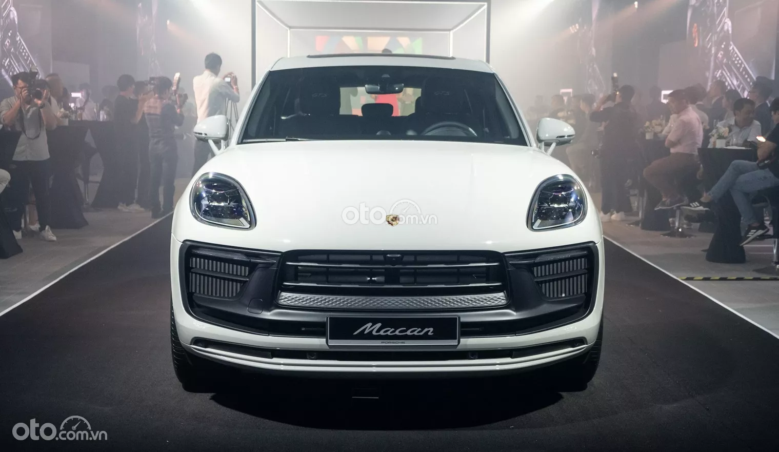 Đầu xe Porsche Macan tại Việt Nam.