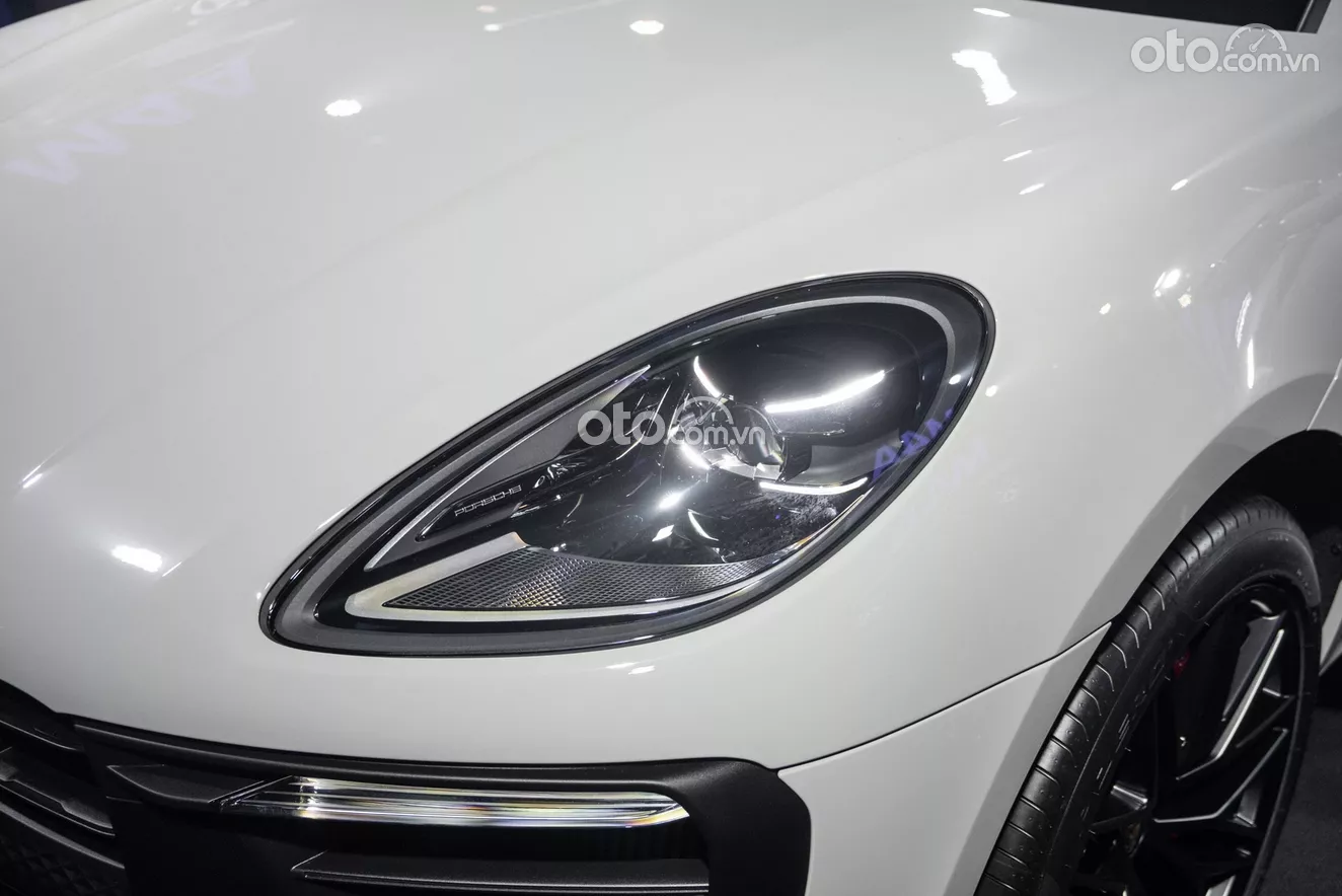đèn pha xe Porsche Macan 2022.
