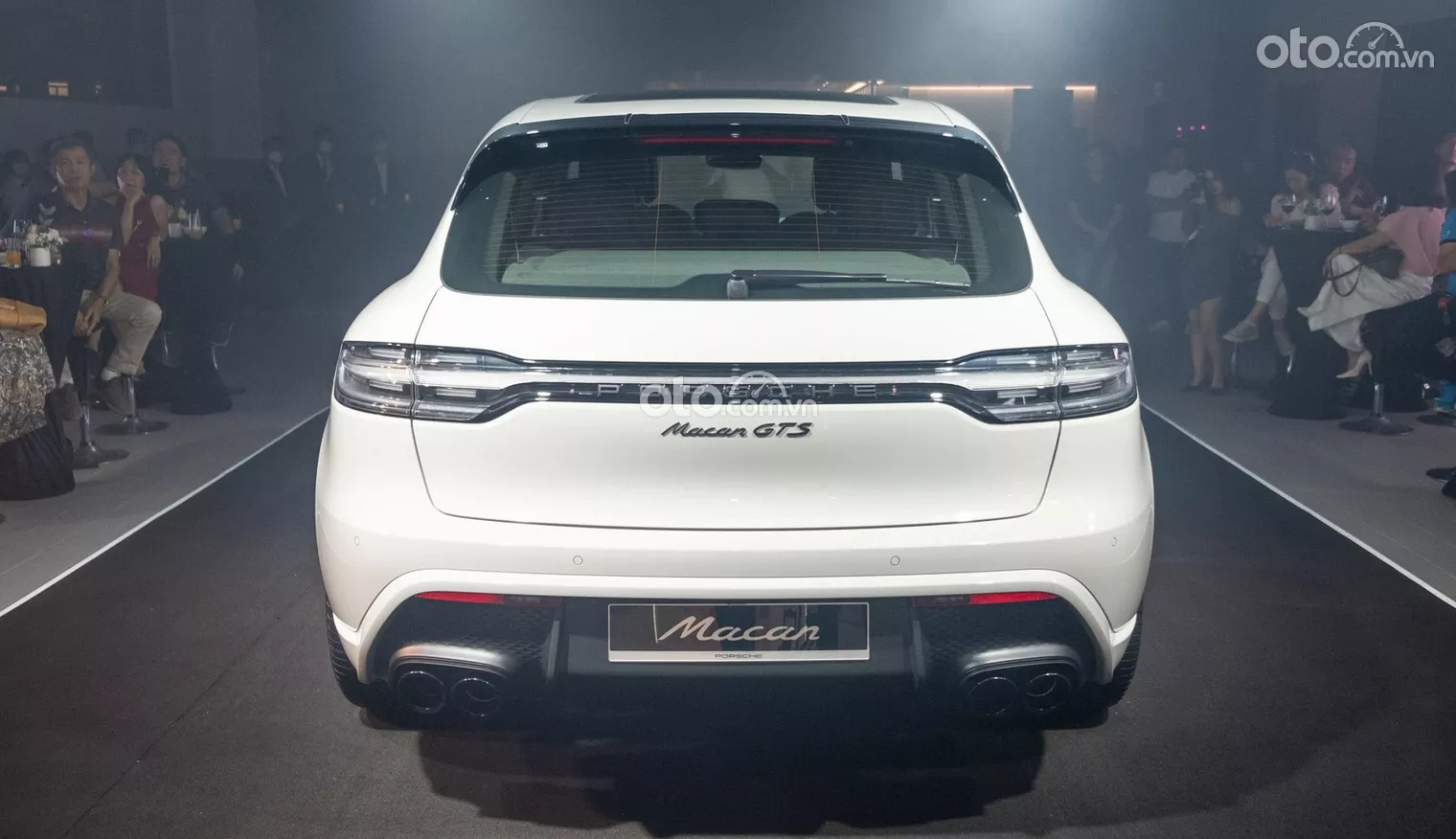 đuôi xe Porsche Macan 2022.