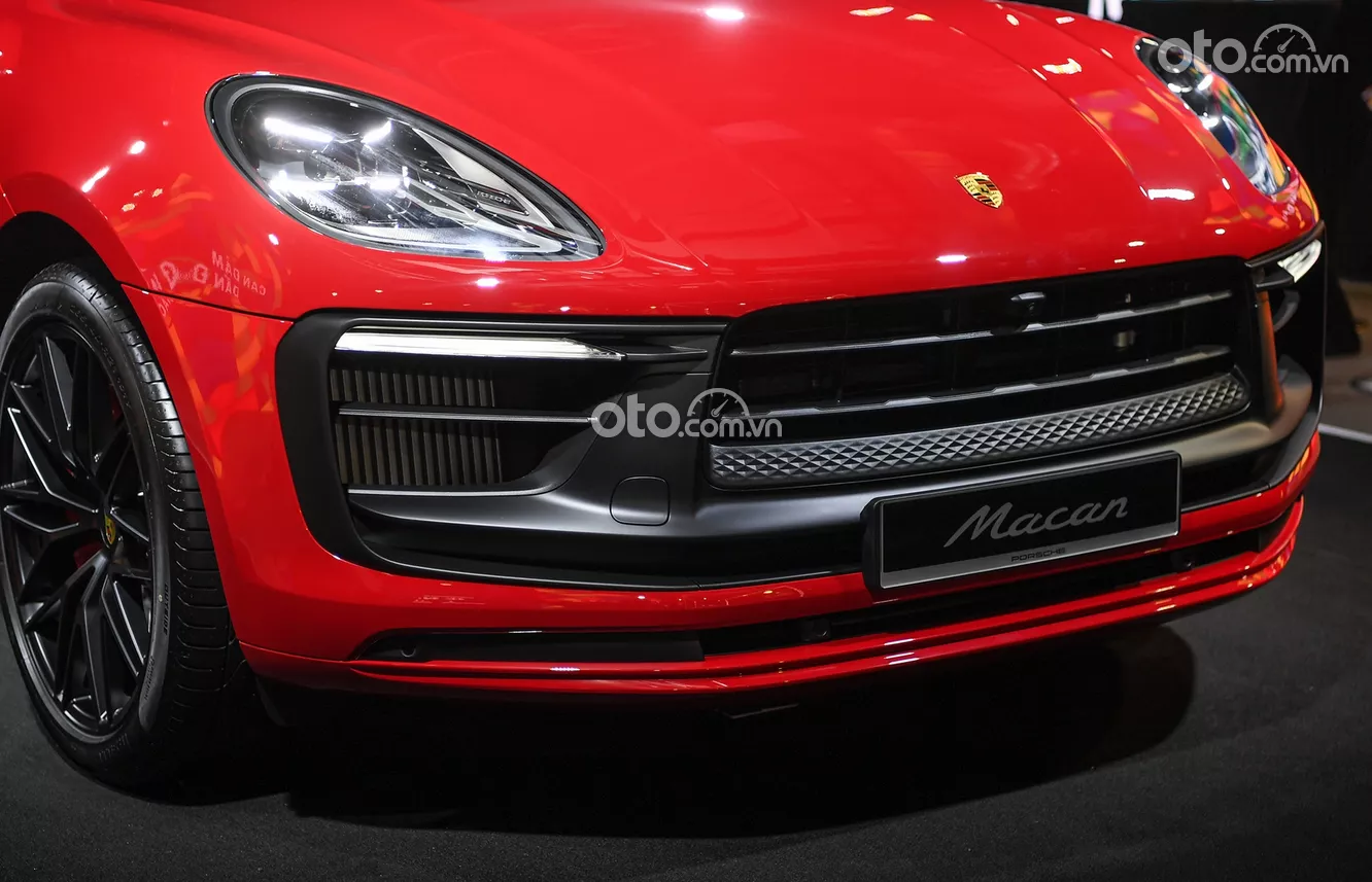 lưới tản nhiệt xe Porsche Macan 2022.