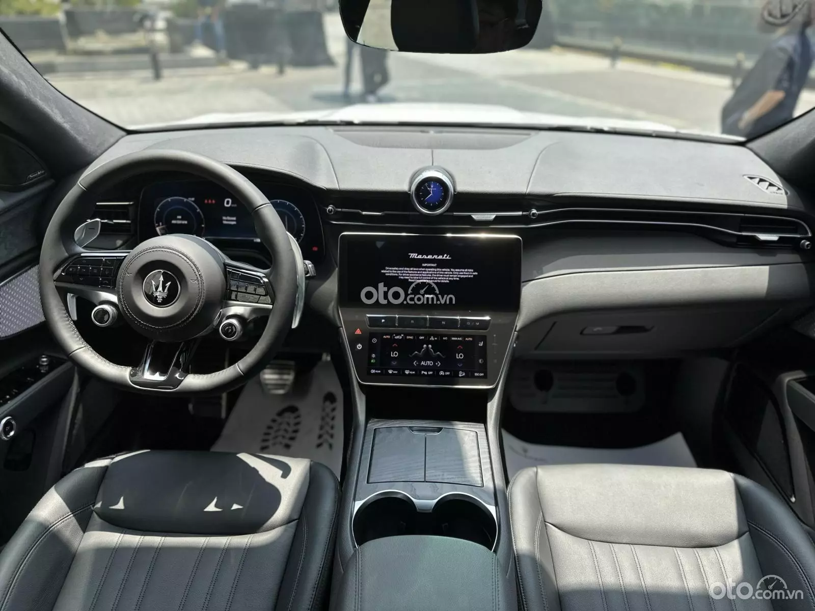 Khoang cabin Maserati Grecale sang trọng, tràn ngập công nghệ hiện đại.