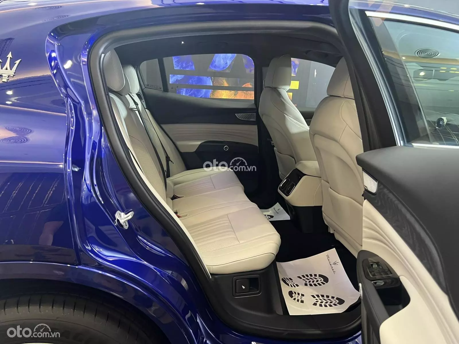 Hàng ghế sau của xe Maserati Grecale .