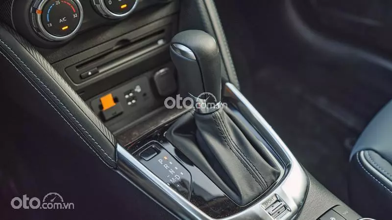 cần số trên Mazda 2 2021.