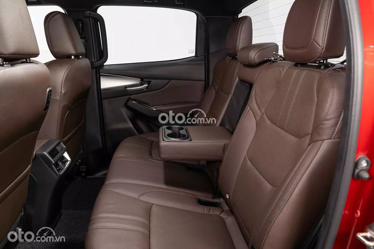 ghế sau xe Mazda BT 50 2021.