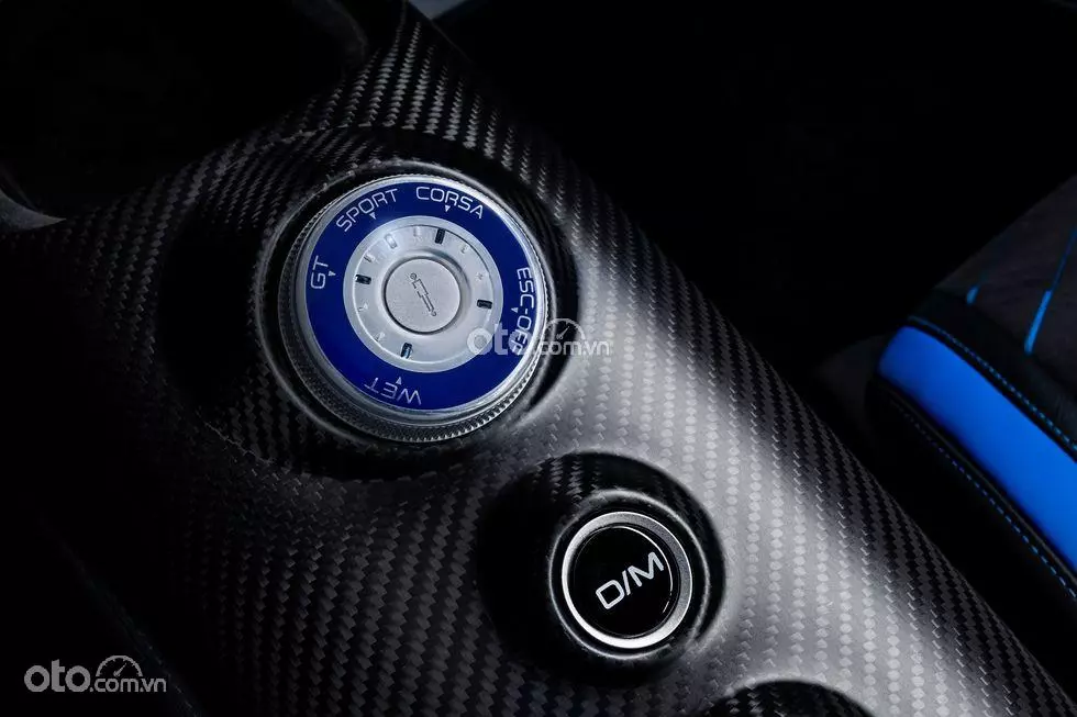 cần số xe Maserati MC20.