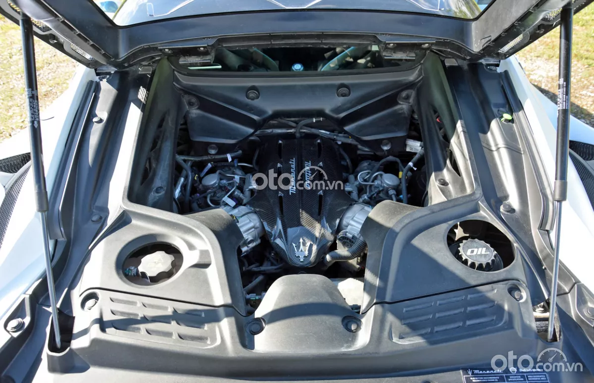 động cơ xe Maserati MC20 2022 .