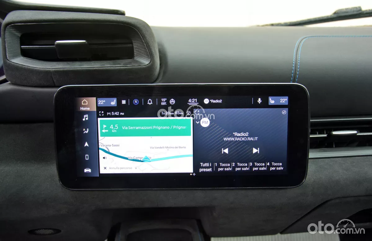 màn hình giải trí xe Maserati MC20.