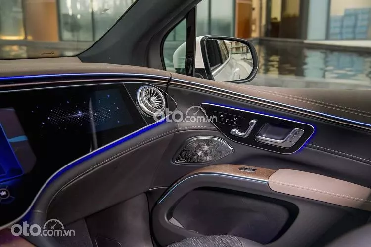 Ghế xe chỉnh điện và có nhớ 3 vị trí.